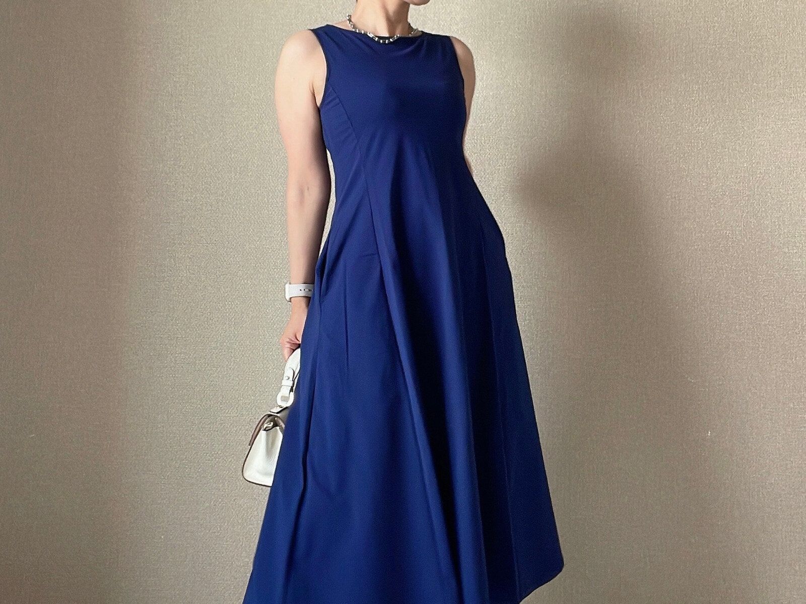 【ユニクロ】40代もくびれ見え！美シルエットなのにサラリ快適なワンピース