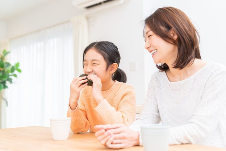 海外旅行から帰国した高1の娘。久しぶりの日本食にリクエストしたのは、お寿司ではなく「ある料理」だった！素敵な親子関係に2.4万人がほっこり