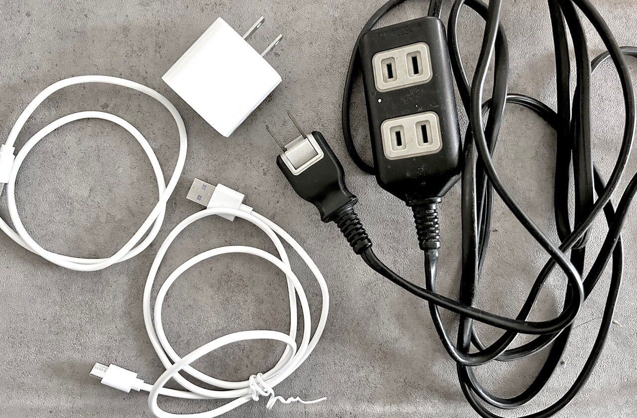 「コードがごちゃついて嫌！」モヤっと解決！家中がスッキリするコンセントまわりの見直し術