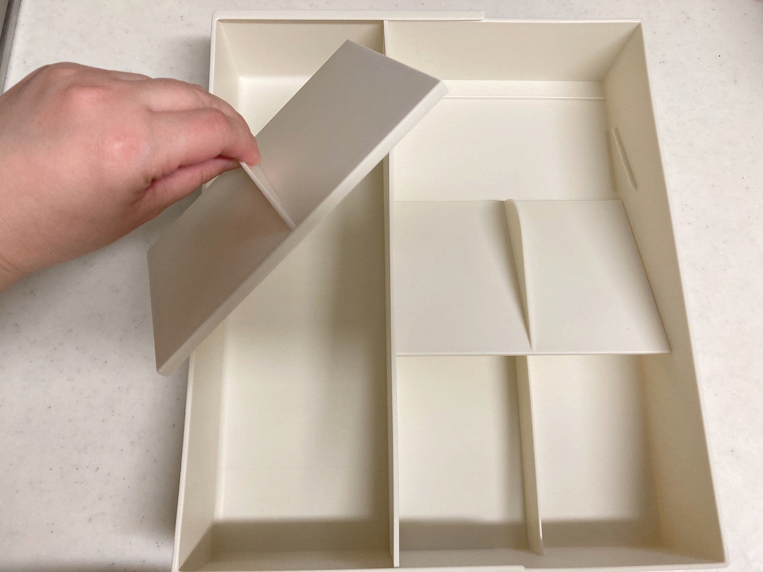 【3COINS】「考えた人天才！」カトラリー収納がスッキリ見違える！便利すぎるアイデア収納グッズ