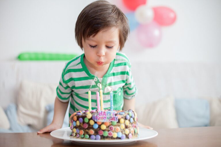【2025年最新】3歳誕生日プレゼントの人気おすすめ20選！カテゴリ別で男の子も女の子もうれしいプレゼントを紹介