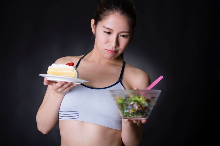 今すぐできる！食欲を抑える方法、生理前の暴食を防ぐにはどうすればいい？