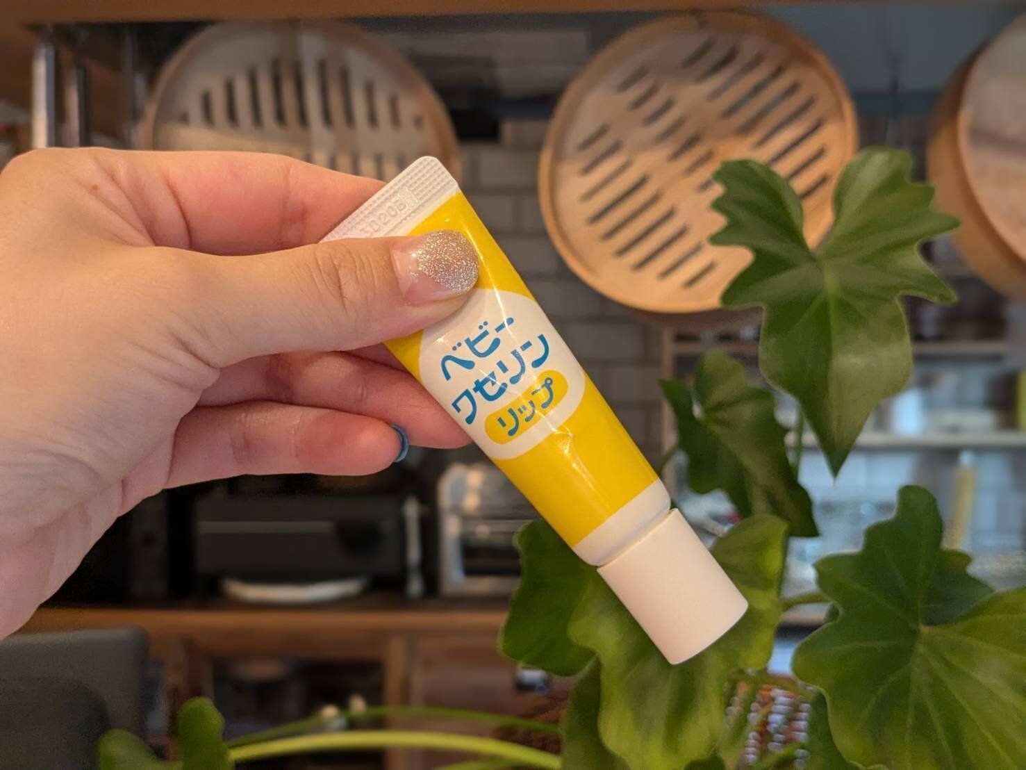 ベビーだけじゃない！“美容好き主婦が必ずストック“家族みんなでアレコレ使える『ベビーワセリンリップ』