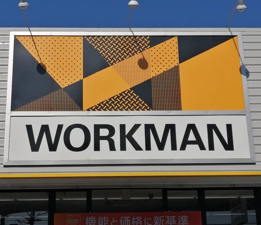 背中にバッグが付いている？【ワークマン】レインなのに火の粉にも強いパーカー