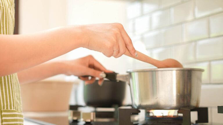 調理の工夫で食費大幅減!?節約の専門家が調理のときに実践している3つの工夫