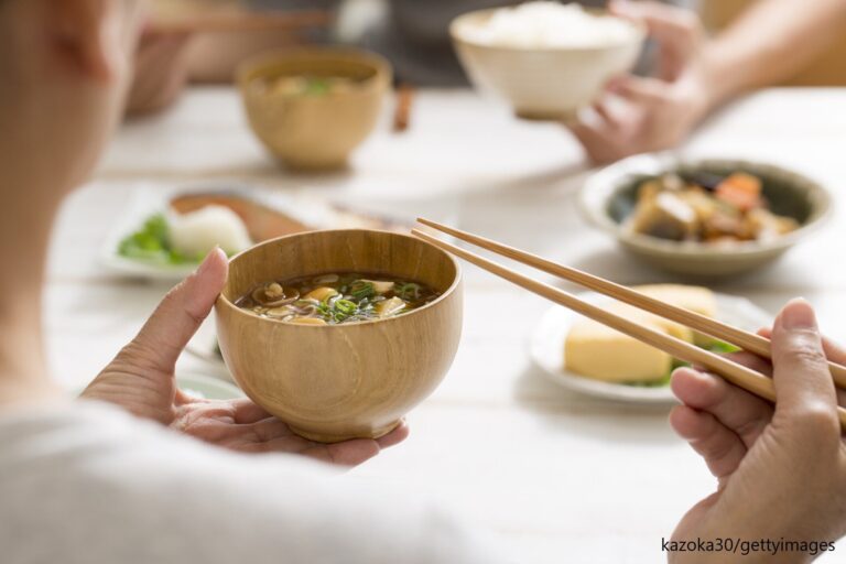 夏は【冷たい味噌汁】をどうぞ！生野菜と楽しむ、暑さ知らずのつくり方をご紹介！