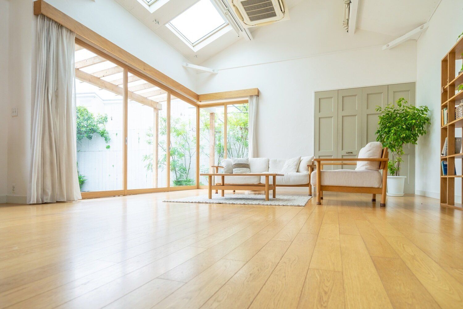 フローリングの拭き掃除、理想の頻度はどれくらい？