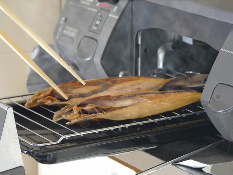 プロが簡単解決！面倒な「魚焼きグリル」の掃除方法はコレが正解