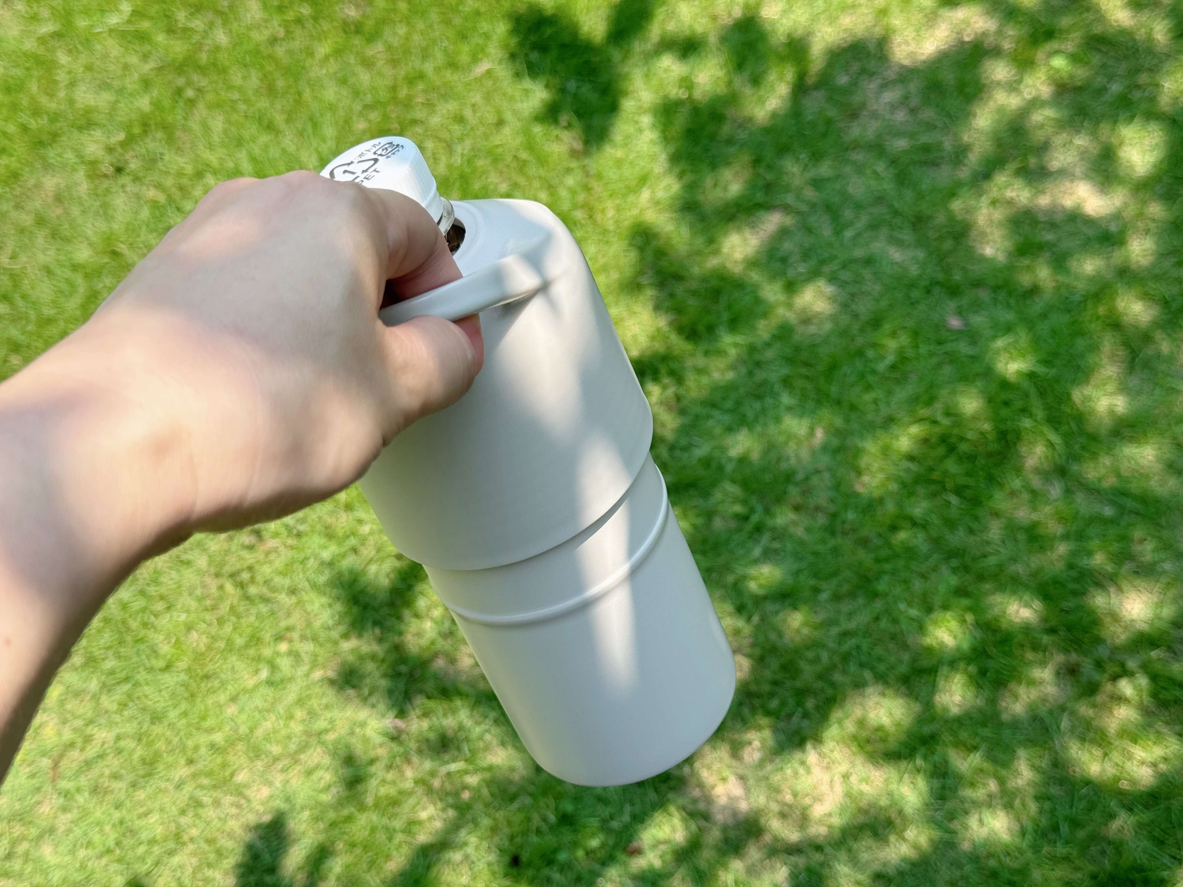 【ニトリ】もう100均のには戻れない！冷たさが持続する「ペットボトルホルダー」は1,000円以上でも買う価値あり！