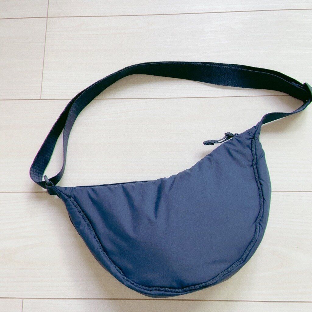 【ユニクロ】帰省に旅行におでかけに。ちょうどいい大きさの「ラウンドミニショルダーバッグ」