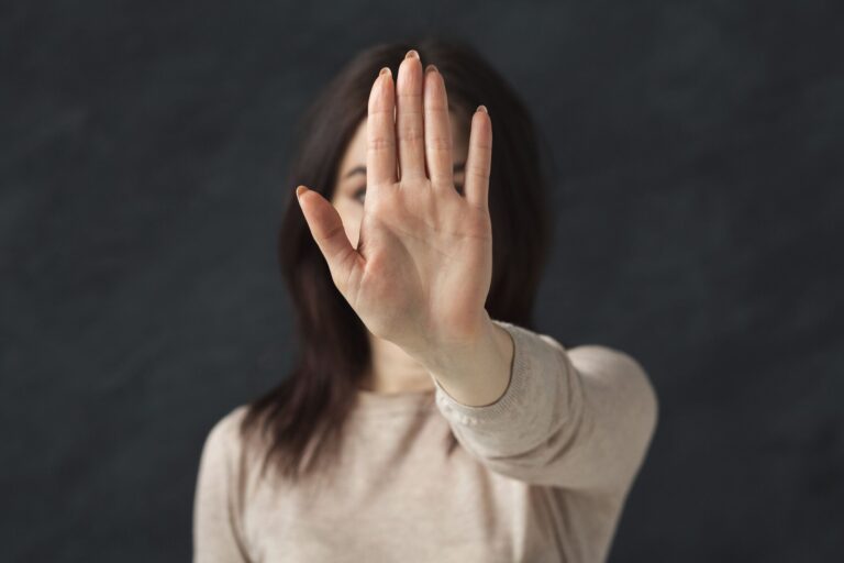 もしかしたら自分がなっているかも!? 「ウザいママ友」と避けられてしまう人の特徴5選