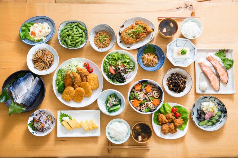 『眠気覚ましに熱い緑茶』『昼食は好きな物を』乱れた自律神経を「食事」で整える方法