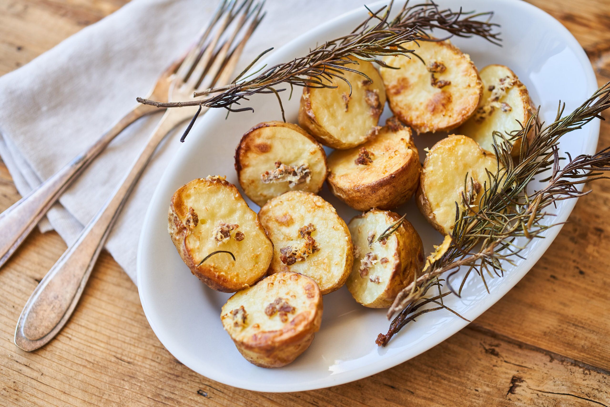 人気の「新じゃが」レシピ10選！作り置きやおつまみまで