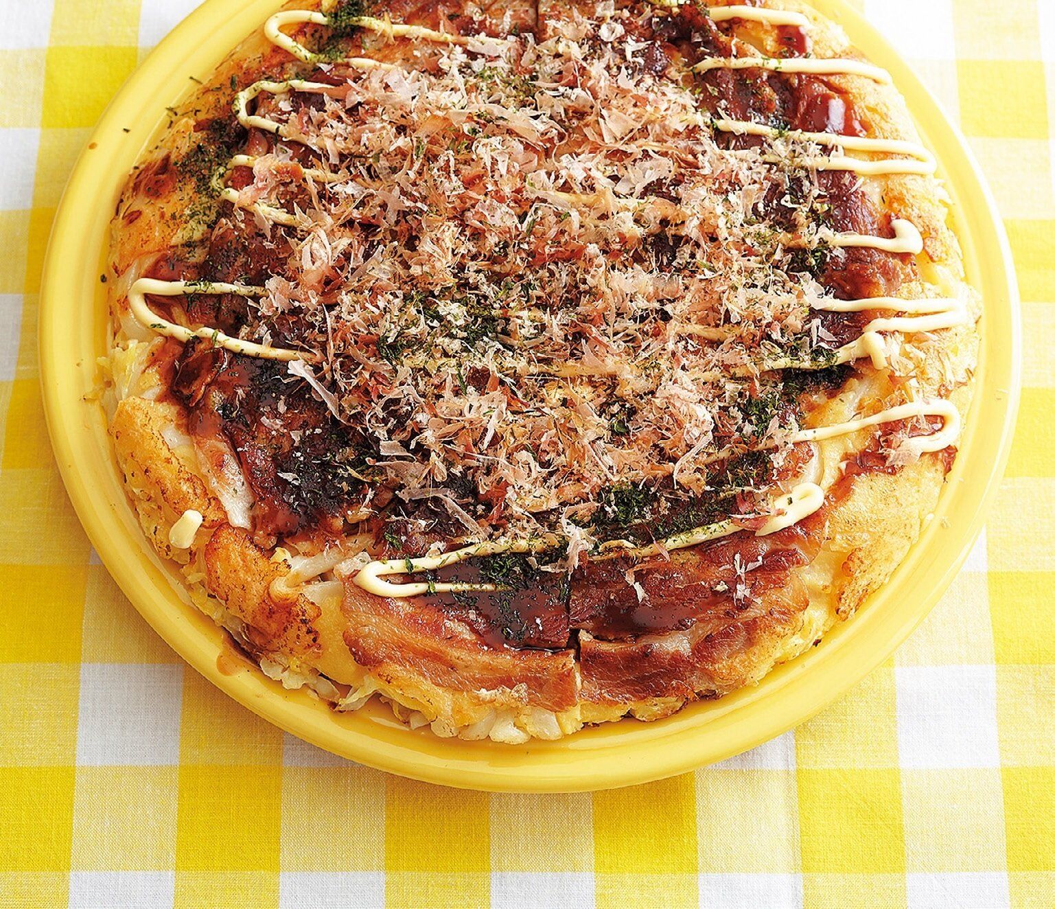 フライパン１つでできる！ポーチドエッグでカルボナーラ＆広島風お好み焼き