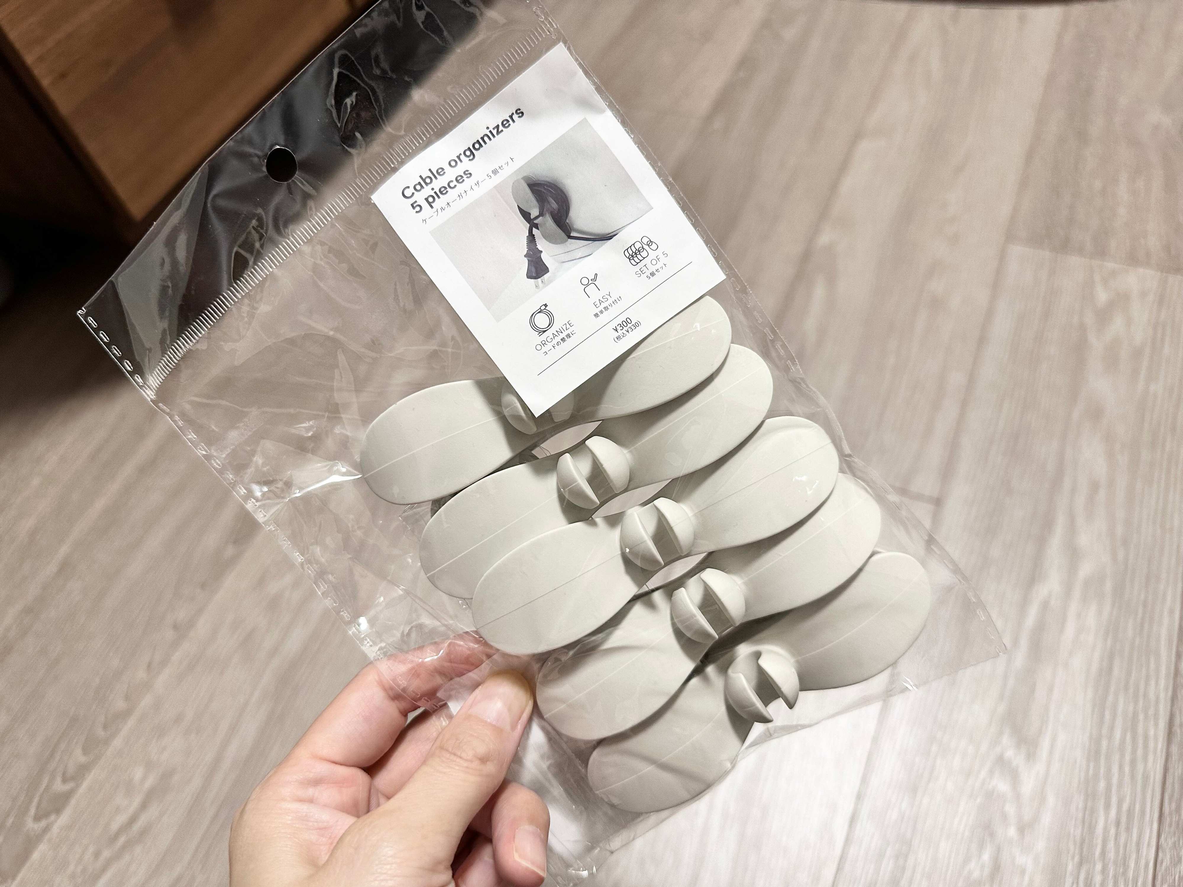 【3COINS】余ったケーブルをスッキリさせることができるケーブルオーガナイザー