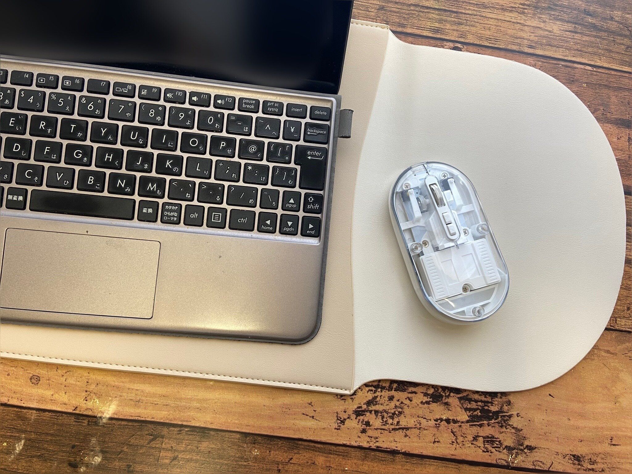 【3COINS】これ便利すぎん？新作「載せて使えるPCケース」が想像以上に優秀だよ