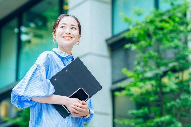 Honeys（ハニーズ）で見つけたブラウスおすすめ10選！オフィスカジュアルも紹介