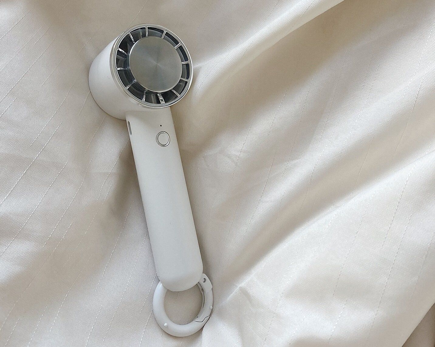 見つけたらラッキー！【3COINS】「この時期必須」注目の「ペルチェハンディファン」