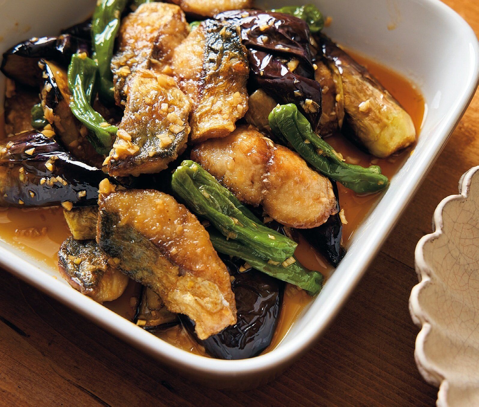 おいしいたれでもっと気軽に魚を食べよう！焼くだけ炒めるだけのボリュームおかずレシピ4選