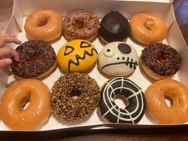 【クリスピークリームドーナツ】ハロウインのダークで可愛いモンスタードーナツ。