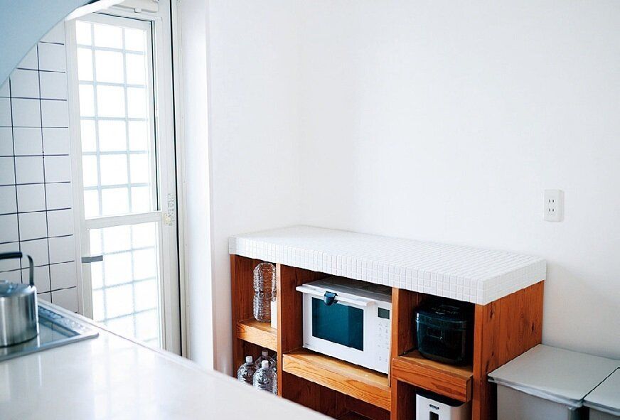 コーデは制服化・食器棚も手放した！減らした分防災グッズを強化したミニマリストの暮らし