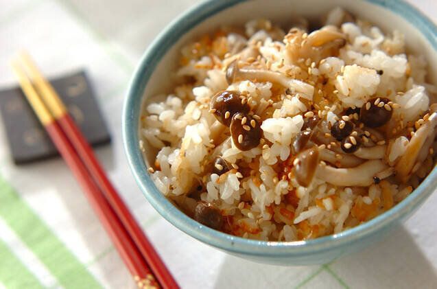 「しめじ」を使ったおすすめレシピ90選｜きのこのうま味と食感を楽しめるしめじ料理をご紹介