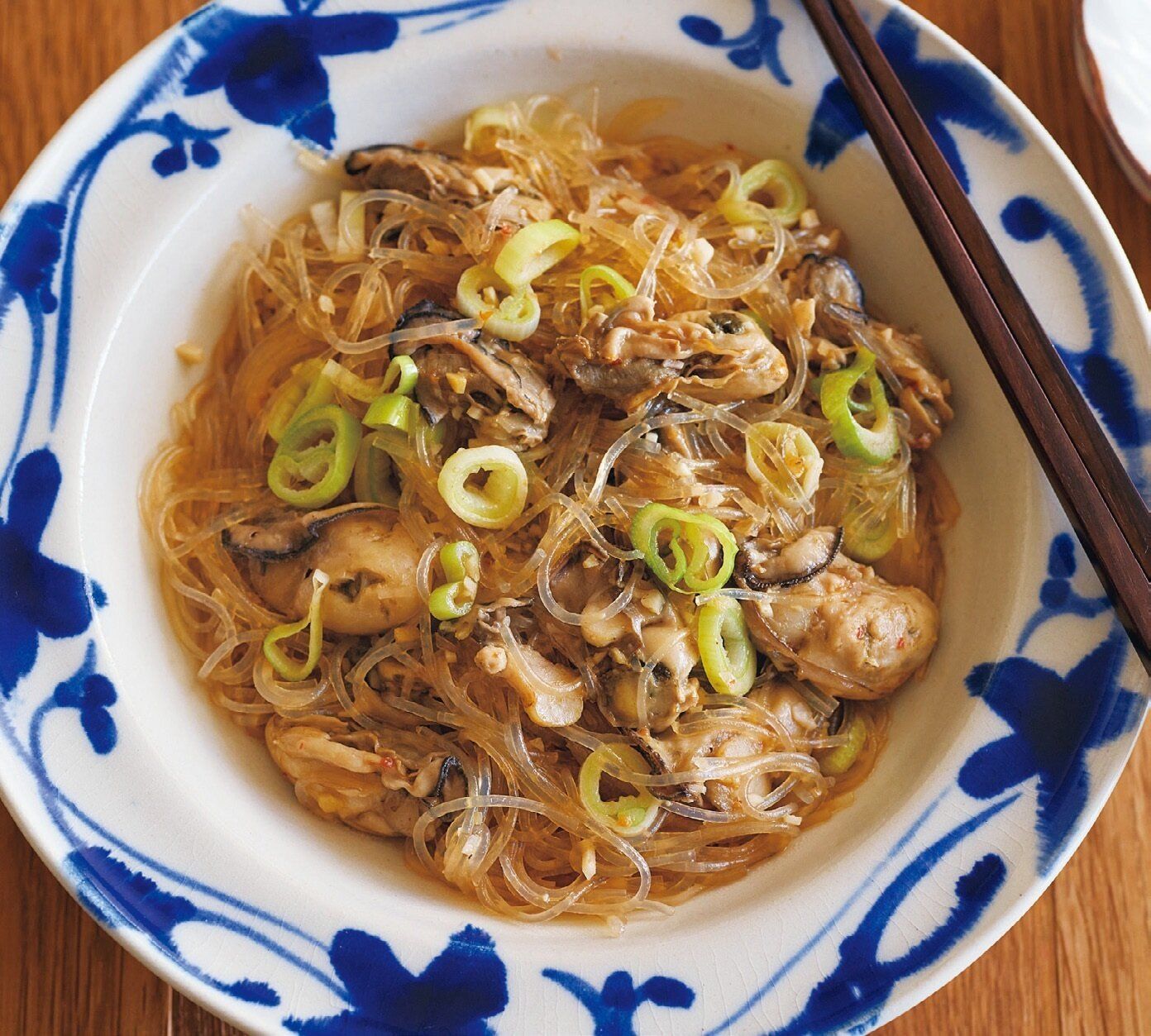 あつあつのごま油がたまらない！かきの中国風蒸し物レシピ