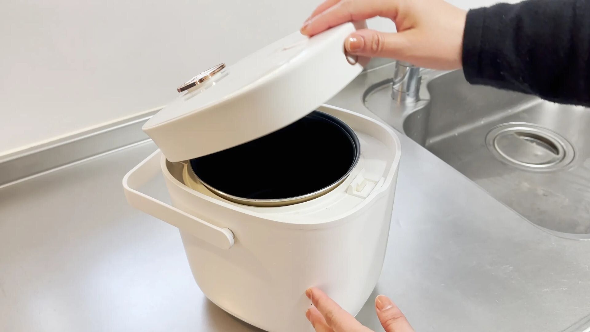 意外と簡単！炊飯器の溝汚れをスッキリ落とす裏ワザ