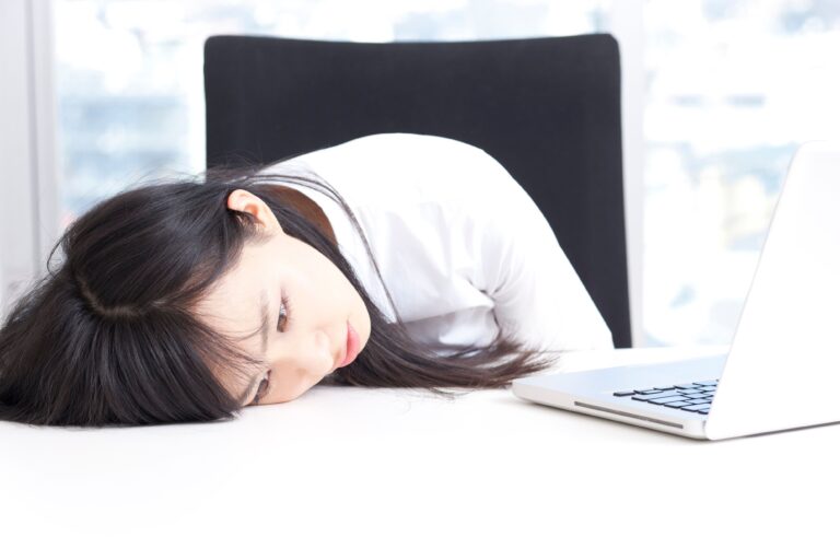 疲れた時にやっちゃダメ！疲労回復のつもりが逆効果になるNG行動とは？