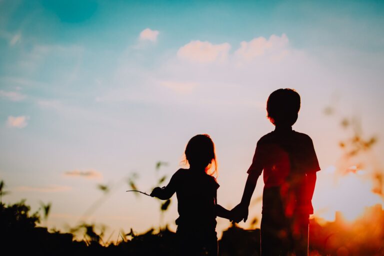 女の子への対応がぎこちない小6次男。5歳の妹が前髪を切ったときの反応がかわいすぎると4.5万件のいいね！