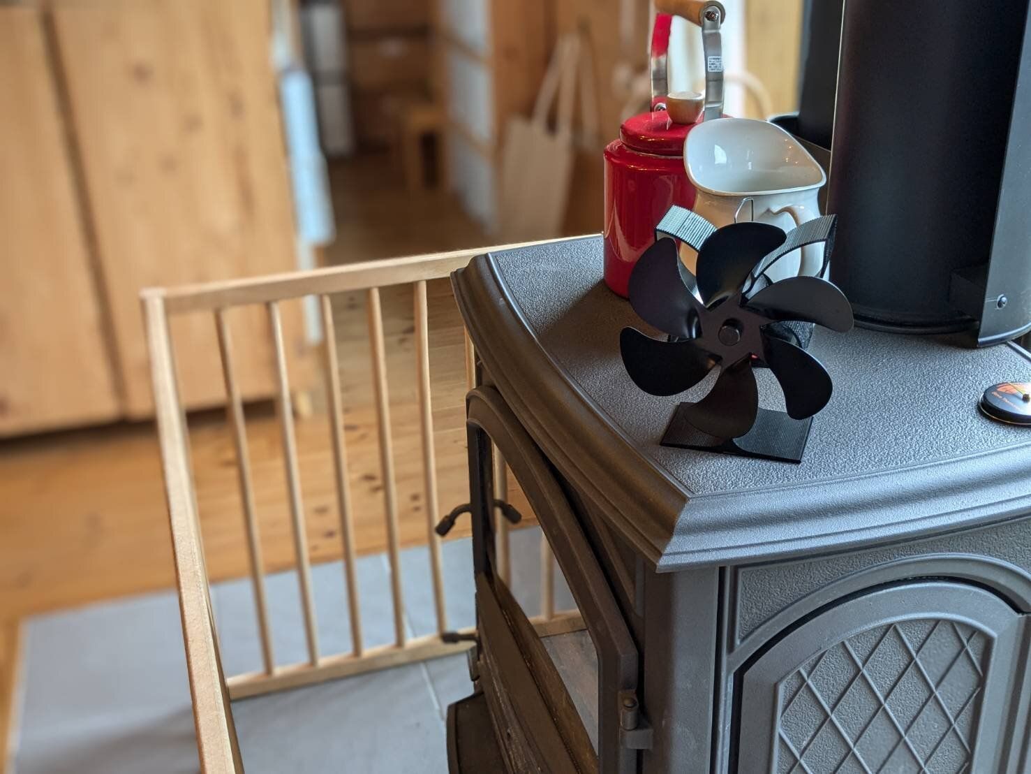 【節電対策】置くだけ簡単！暖房効率がUPする「ストーブファン」