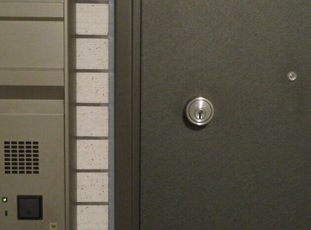 予期せぬ来客に備えたい！家に住む人が見落とす玄関汚れの対処法