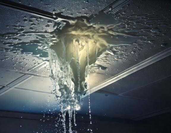 【夢占い】嘔吐の夢の意味は？原因や人物別に詳しく解説！