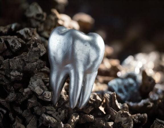 【夢占い】前歯が抜ける夢の意味とは？シチュエーション別に解説します！