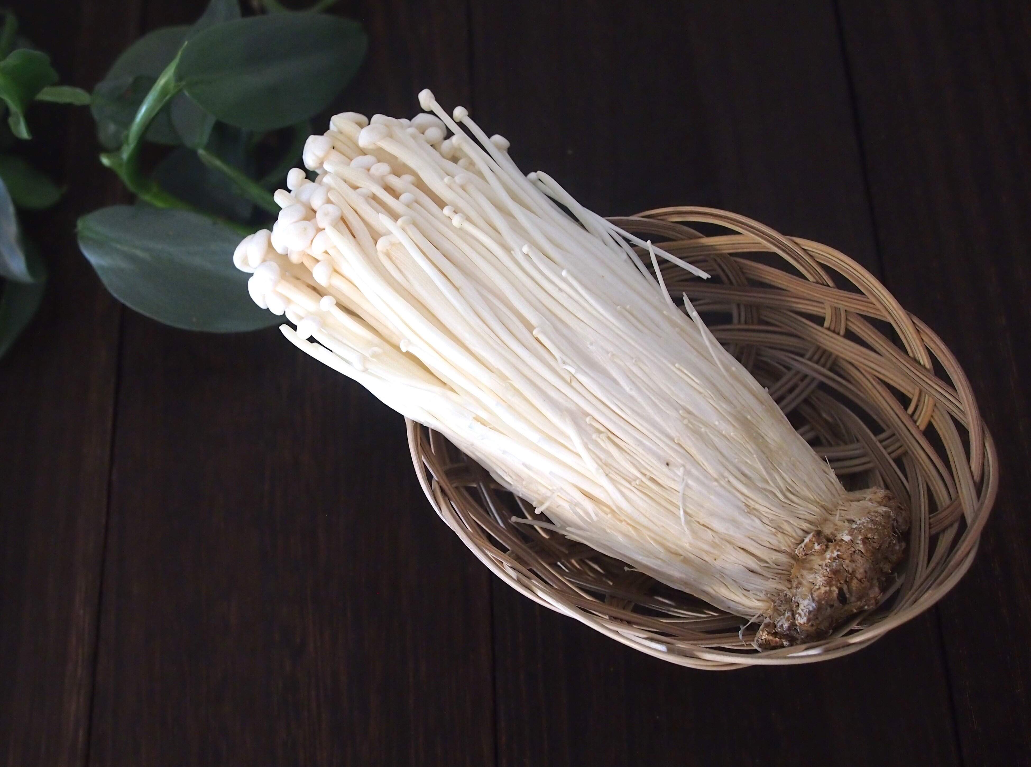 「後悔しかない…」野菜のプロが推奨する「えのき茸」の切り方を試したら、あまりにおいしくてショックを受けた