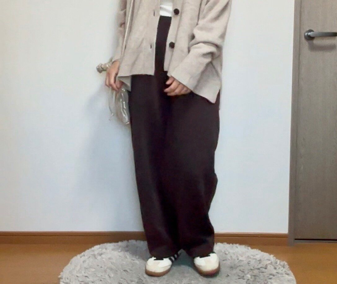 【ユニクロ】部屋着見えしない！スウェットなのにキレイ見えなワイドパンツ