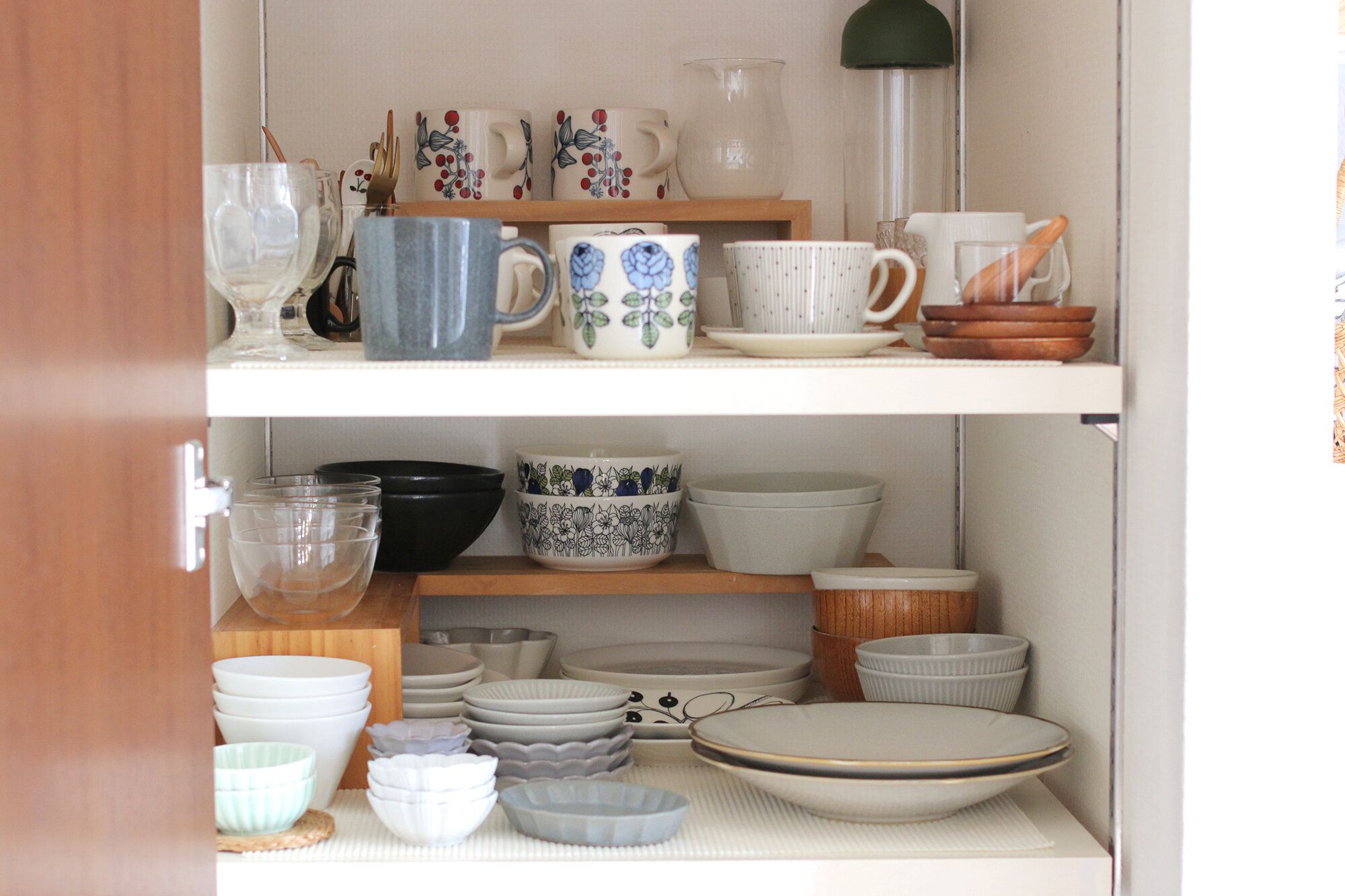 【収納】片づけが苦手でも大丈夫！増えてしまう食器をすっきり収納するコツ