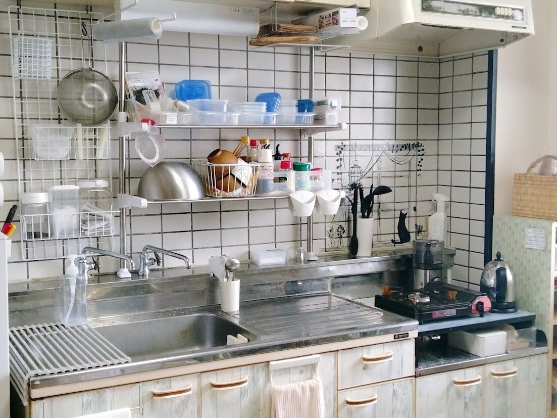 毎日の家事が時短に！さっと出し入れできるキッチン収納の工夫4つ