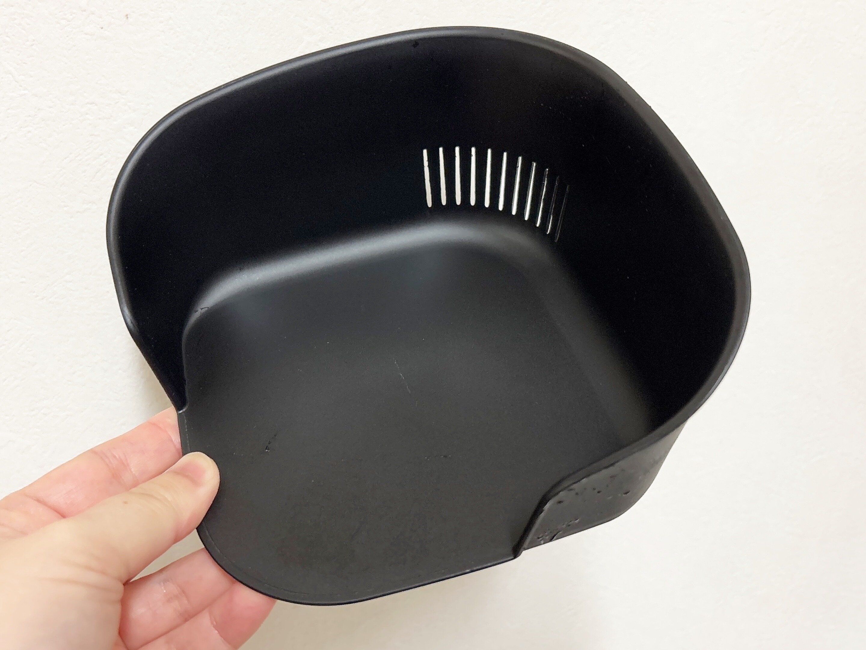 セリアのおすすめ「まな板すっきりボウル」は料理中のひと手間をなくしてくれて家事の時短にもつながるアイデアキッチン商品