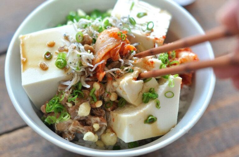 ヘルシー＆簡単でお夜食にも♪「豆腐丼」の基本＆アレンジレシピ集めました