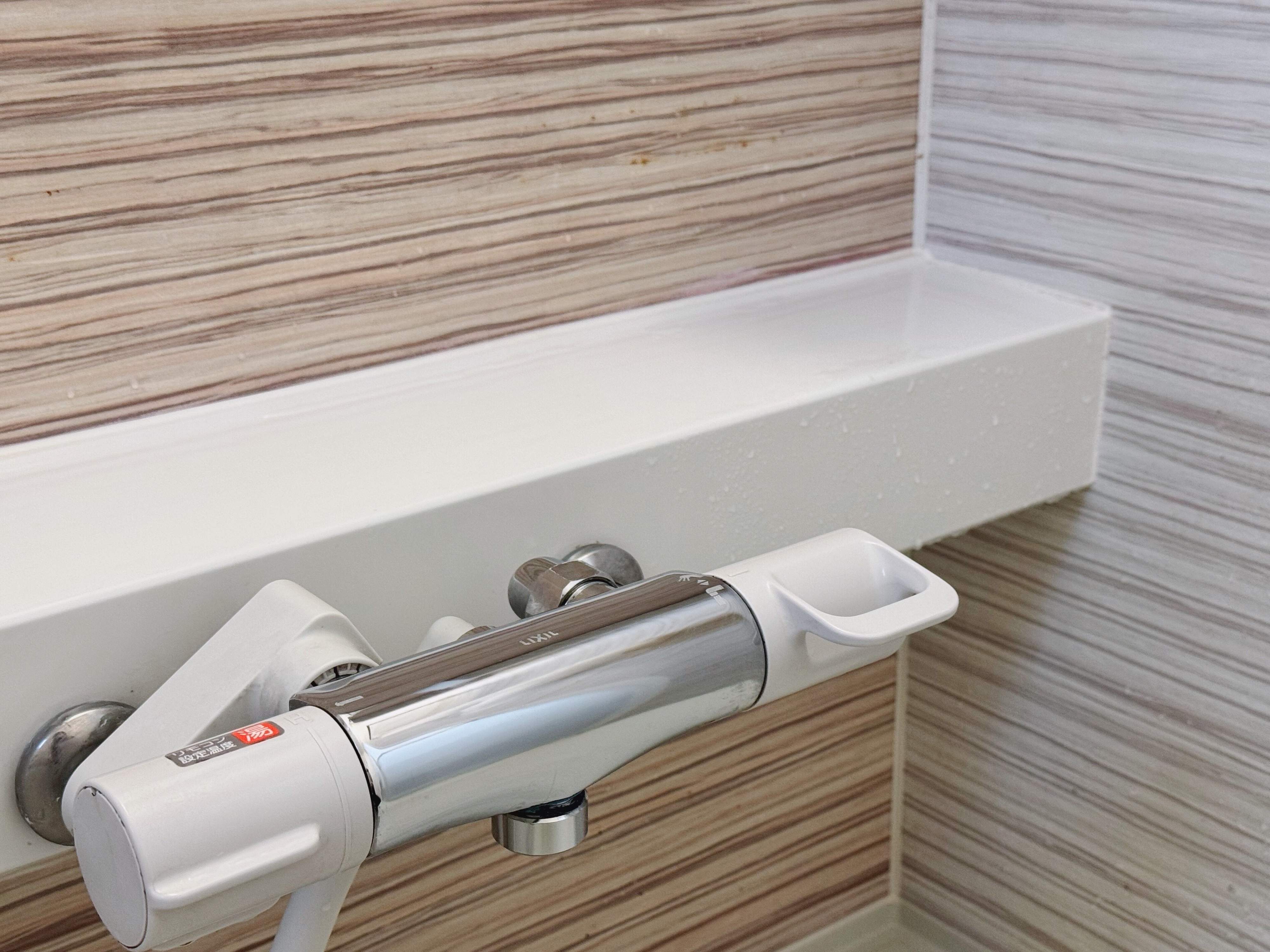 お風呂場のしつこい水垢汚れが驚くほどカンタンに落ちるアイテム