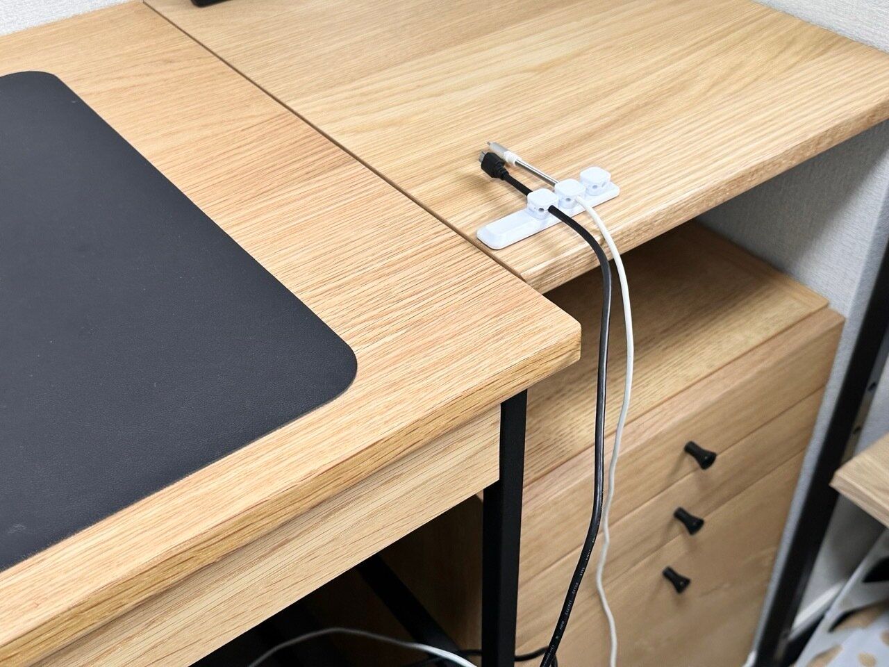 【キャンドゥ】100円ショップで買えることにびっくり！ケーブルをすっきりキレイに整頓できる便利アイテム