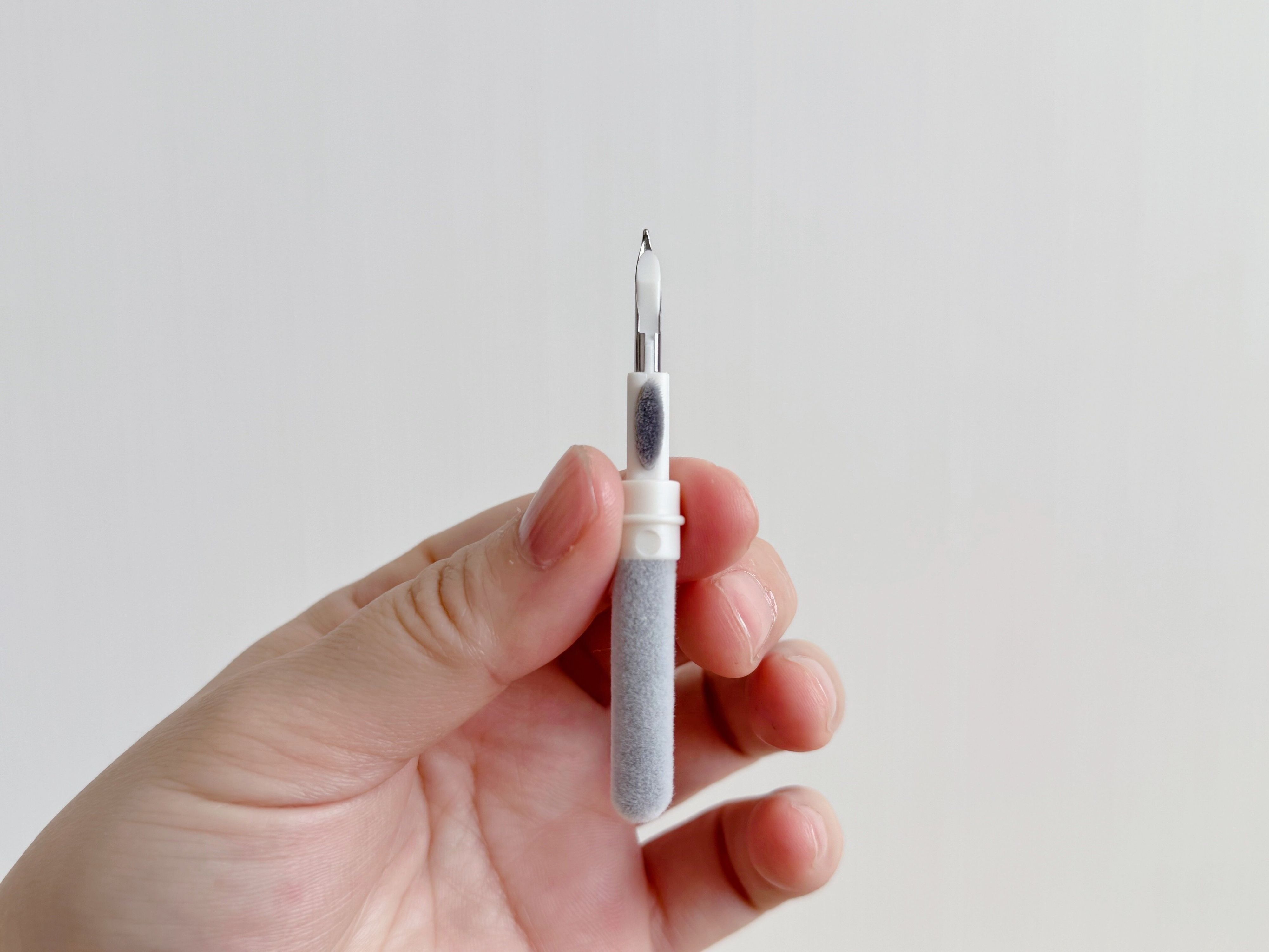 【3COINS】見つけたらすぐ買って！イヤホン掃除に便利なスティック型掃除グッズ