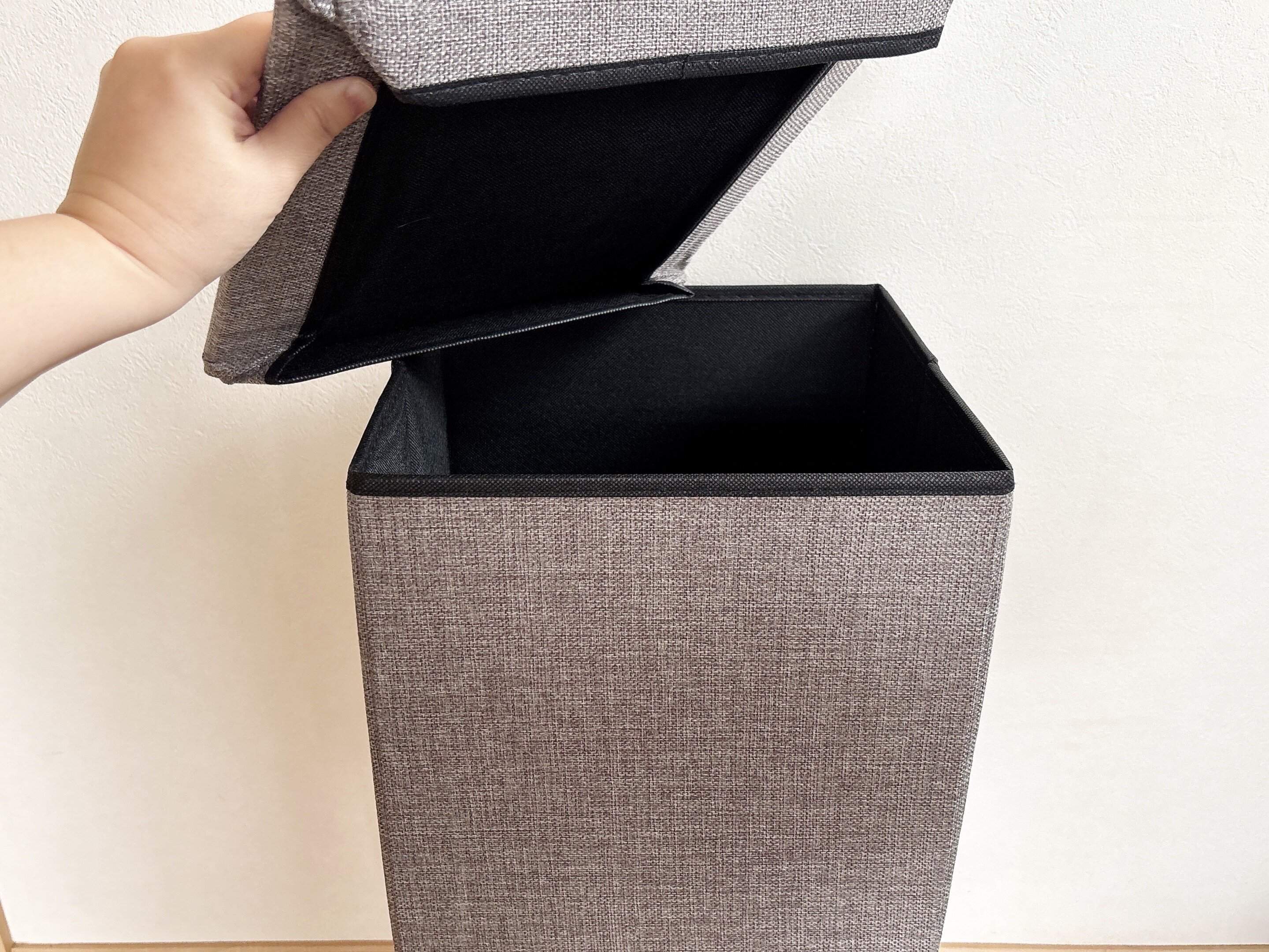 ダイソーのおすすめ収納「椅子になる収納スツール（無地）」は550円以上でもすぐ買うべき！値段以上に活躍する神アイテム