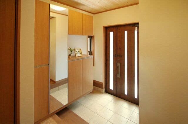 じつはしまう必要なし!?キレイな家の「玄関」で出しっぱなしにしているものとは？