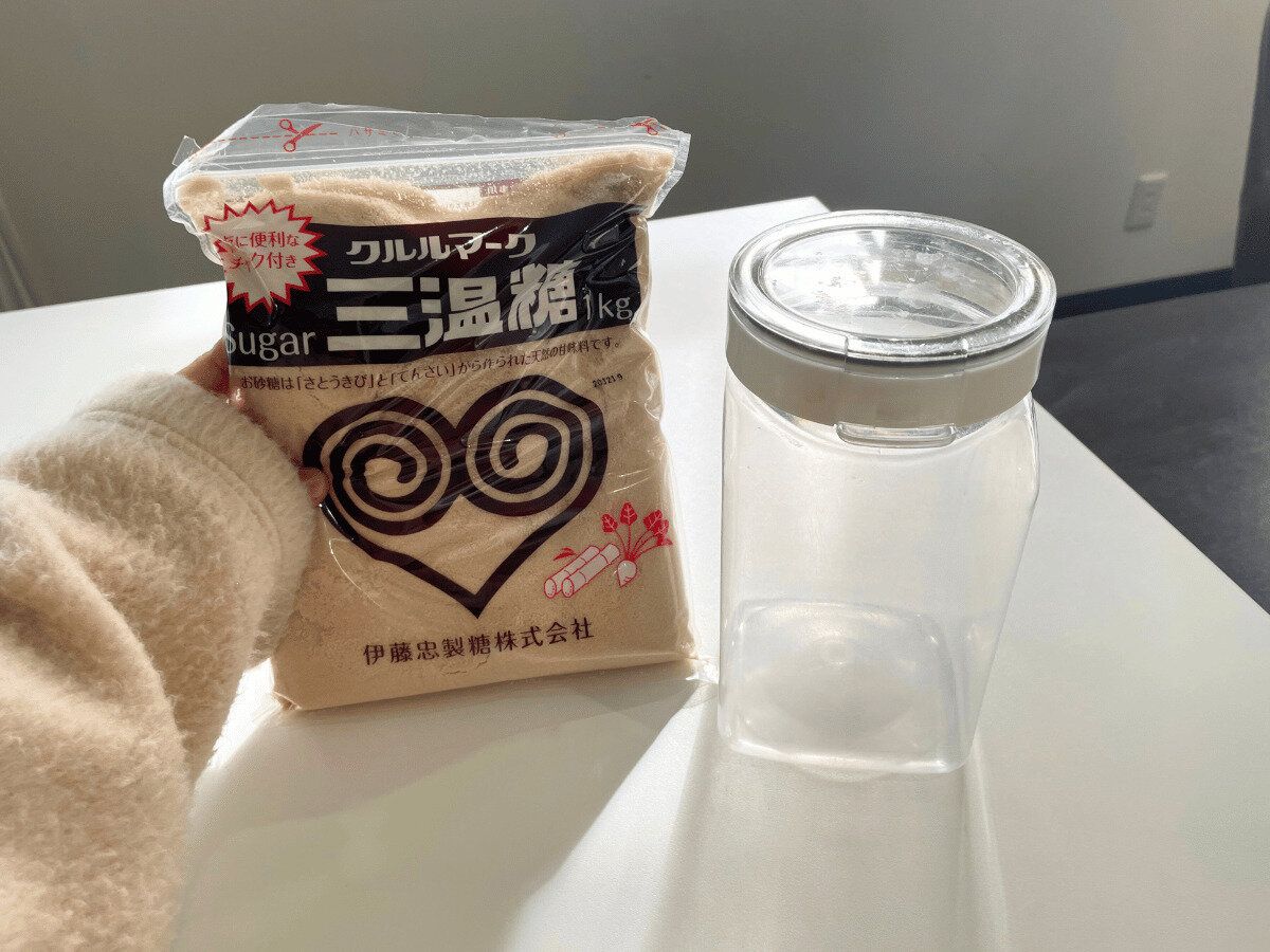 砂糖1kgがそのまま入る！フレッシュロック角型でスッキリ収納