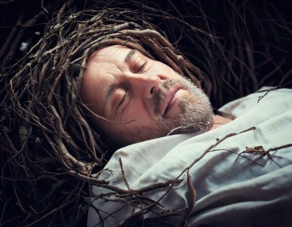 【夢占い】撃たれる夢の意味は？状況や人物から探るシチュエーション別の解説！