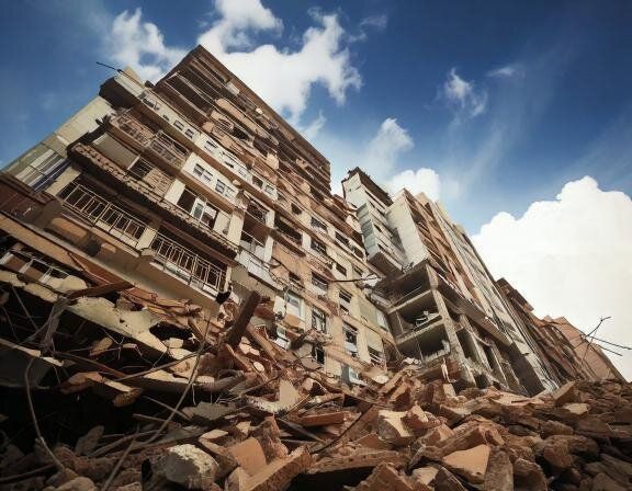 【夢占い】大地震の夢の意味とは？状況、登場人物などシチュエーション別に解説！