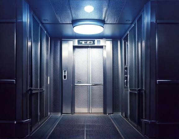 【夢占い】エレベーターの夢で宝くじ当選の予兆？シチュエーション別に徹底解説！