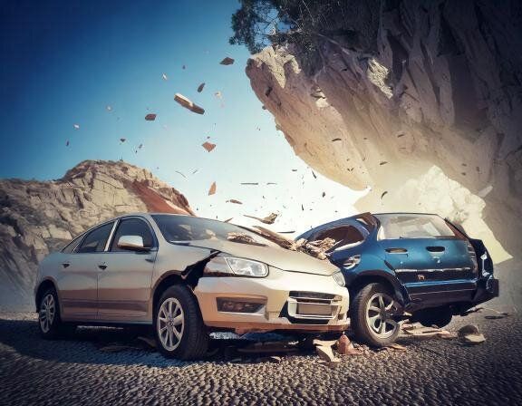 【夢占い】目の前で事故が起こる夢の意味とは？シーンや登場人物別に詳しく解説！